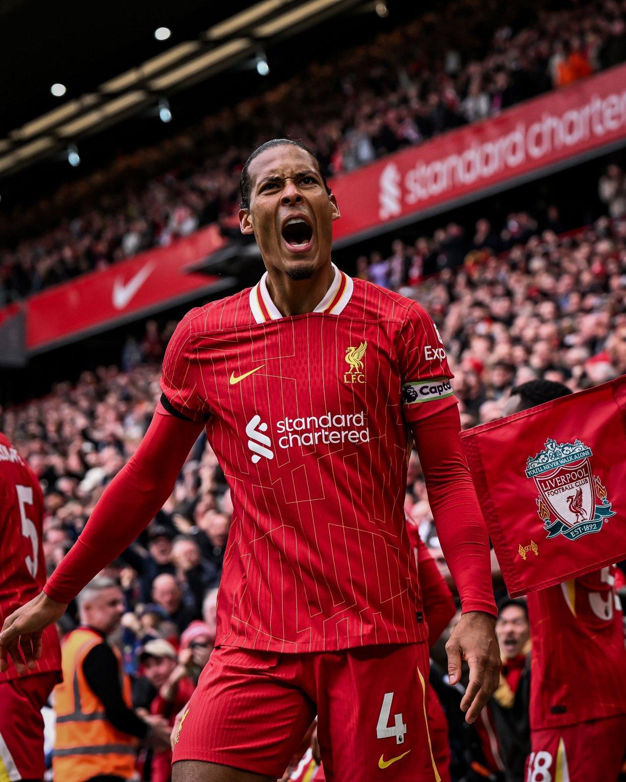 哥伦比亚翻盘莱比锡红牛，范佩西打破历史纪录的简单介绍