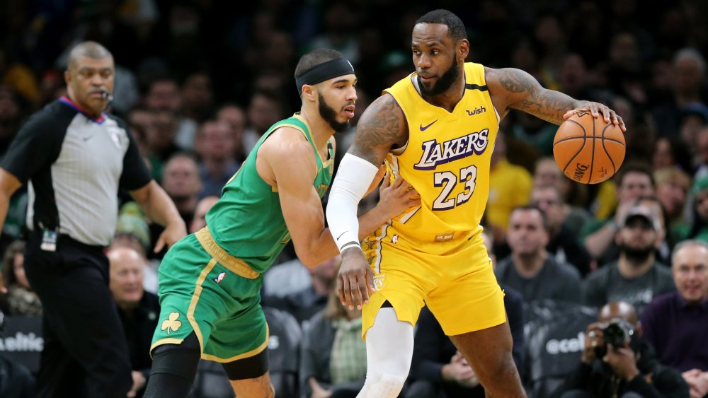 哥伦比亚翻盘莱比锡红牛，范佩西打破历史纪录的简单介绍