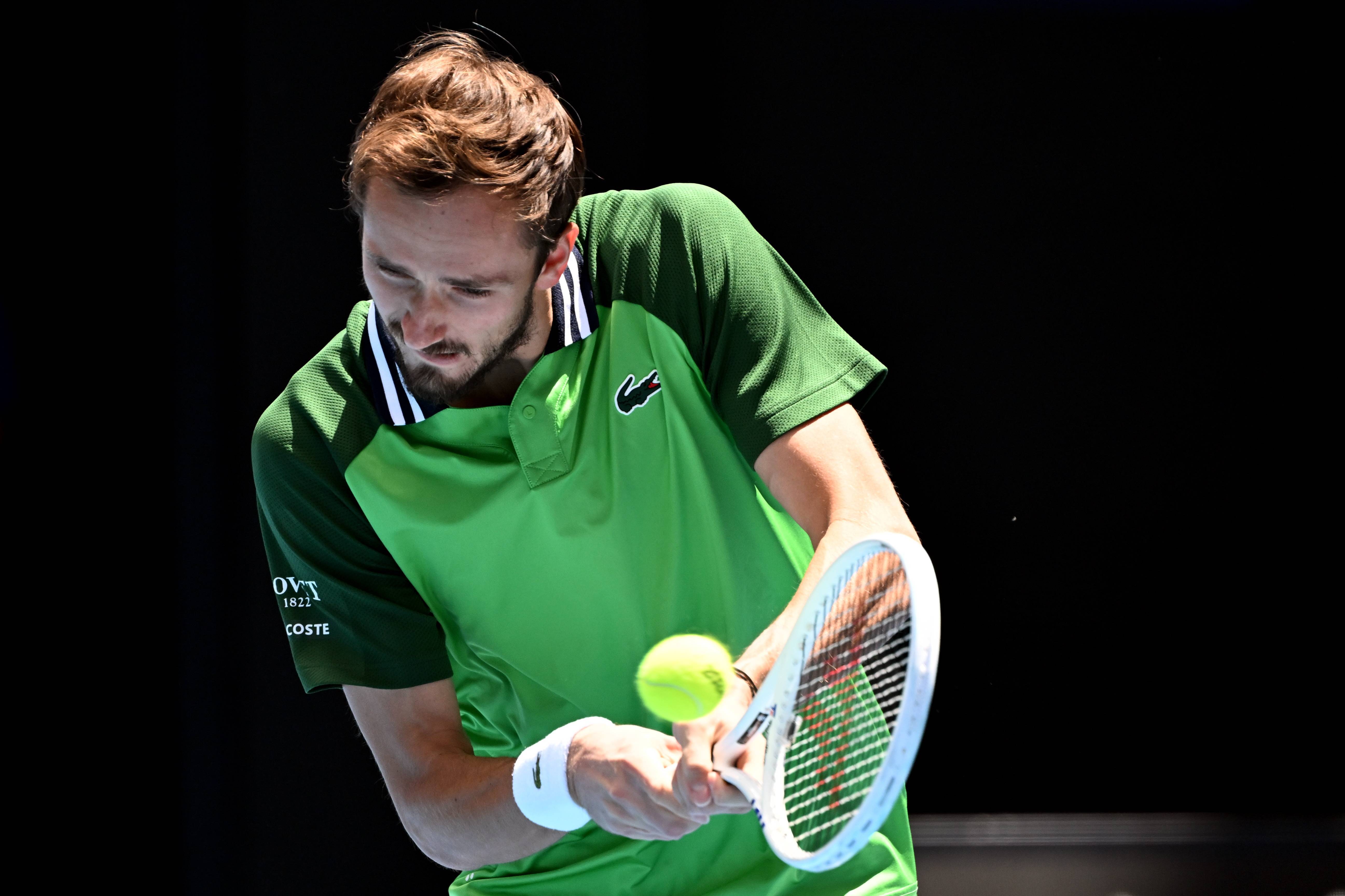 关于世界网球队横扫欧洲网球队,梅德韦杰夫关键制胜的信息 关于世界网球队横扫欧洲网球队,梅德韦杰夫关键制胜的信息