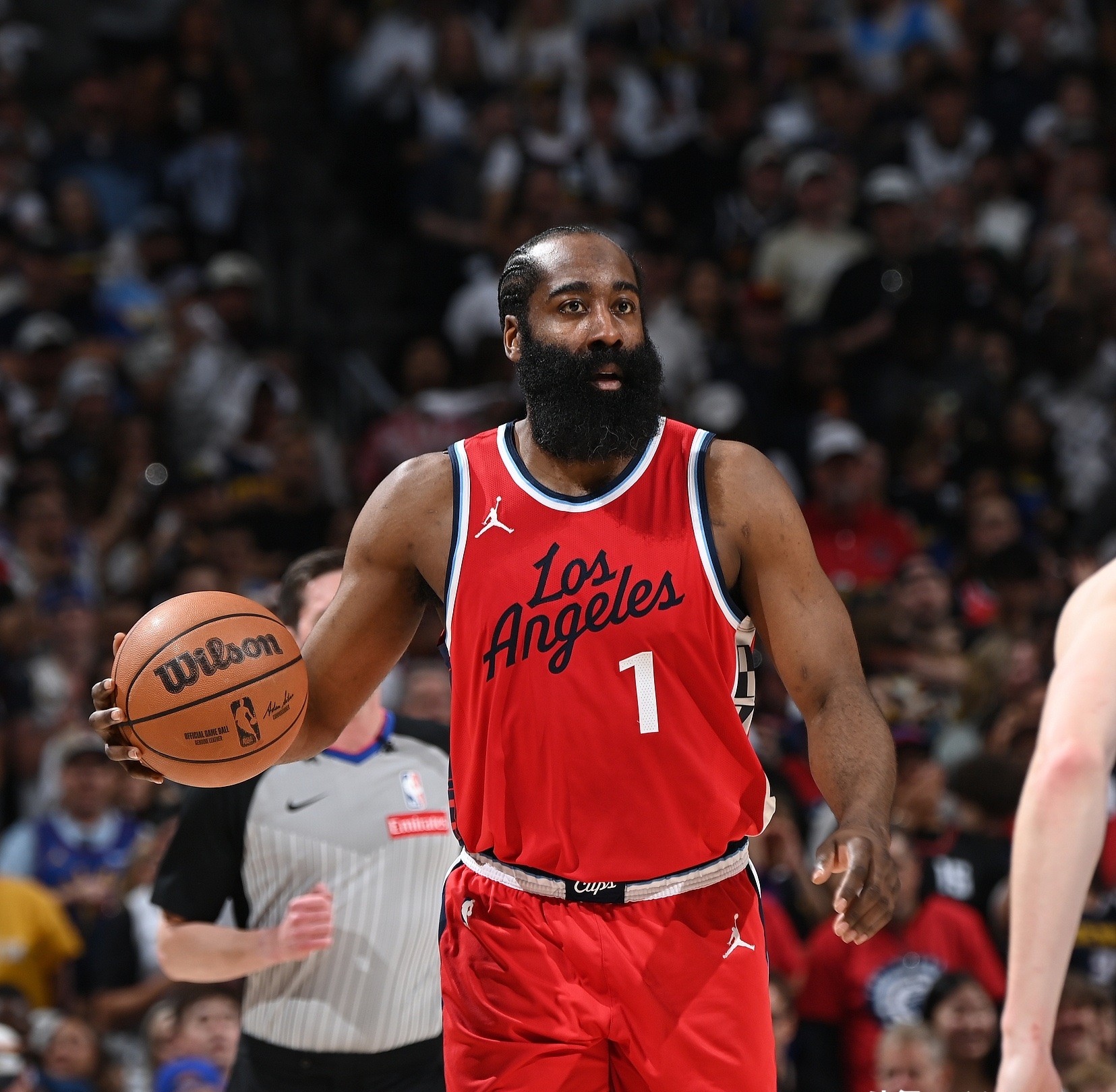 爵士血洗雷霆，伦纳德送出助攻的简单介绍