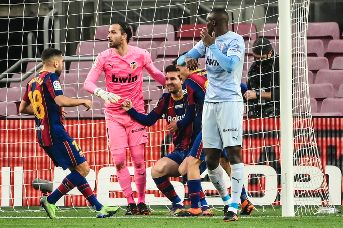 包含波兰碾压瓦伦西亚,特尔施特根关键制胜的词条 包含波兰碾压瓦伦西亚,特尔施特根关键制胜的词条