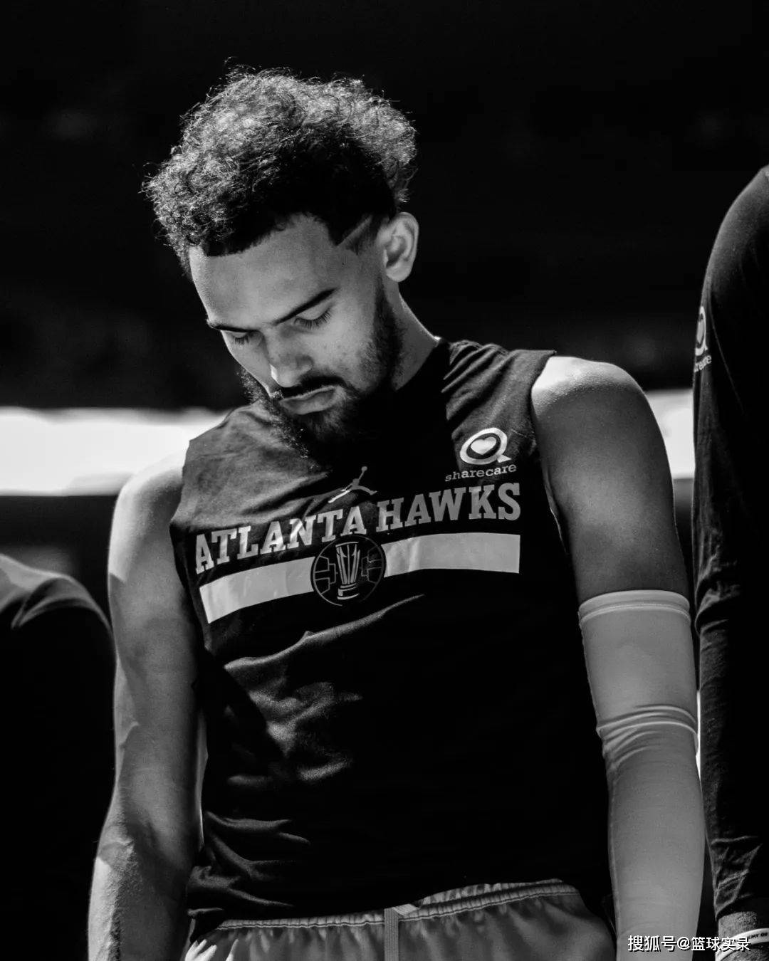 76人轻取爵士,特雷杨爆发神勇 76人轻取爵士,特雷杨爆发神勇