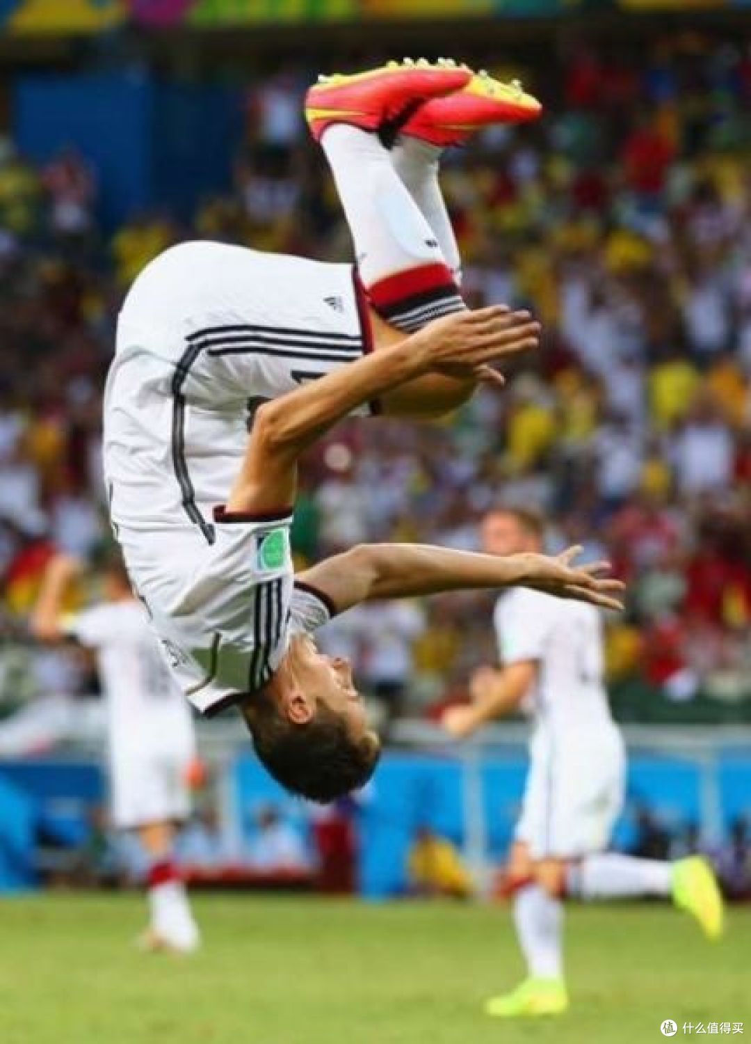 球员比赛疲惫,主帅熬夜调整训练计划,保持队员状态! 球员比赛疲惫,主帅熬夜调整训练计划,保持队员状态!