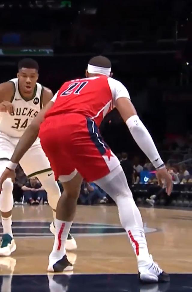 关于雄鹿主场击败老鹰，继续领跑东部的信息