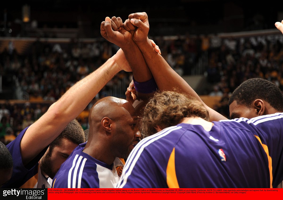 球员们在比赛中展现出色的团队合作的简单介绍 球员们在比赛中展现出色的团队合作的简单介绍