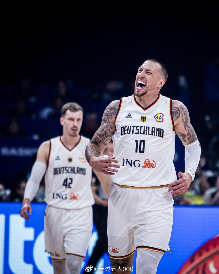 包含居高临下：拉脱维亚男篮自信挺进赛程的词条