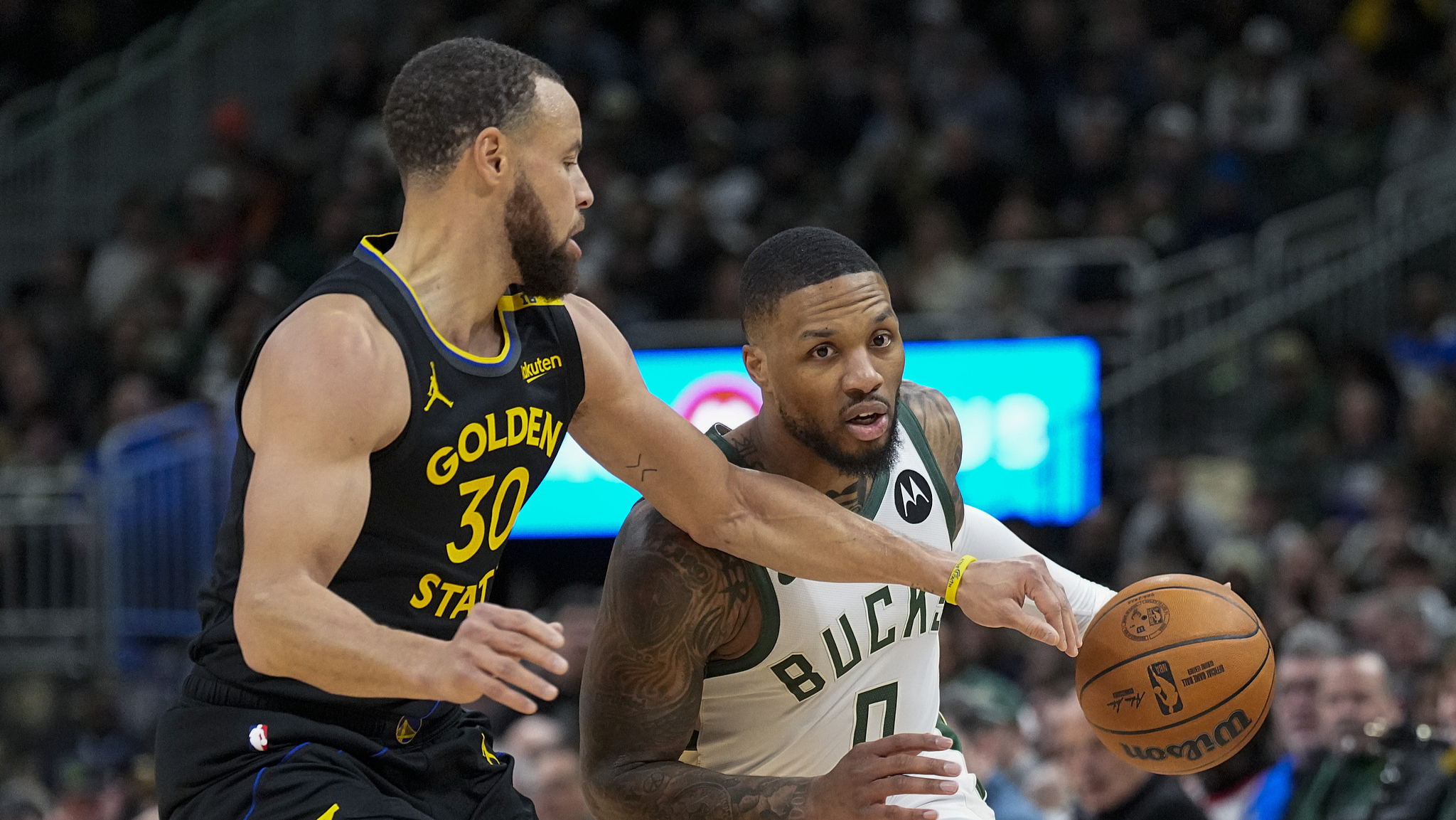 包含雄鹿完胜新疆队，库里扛起全队的词条