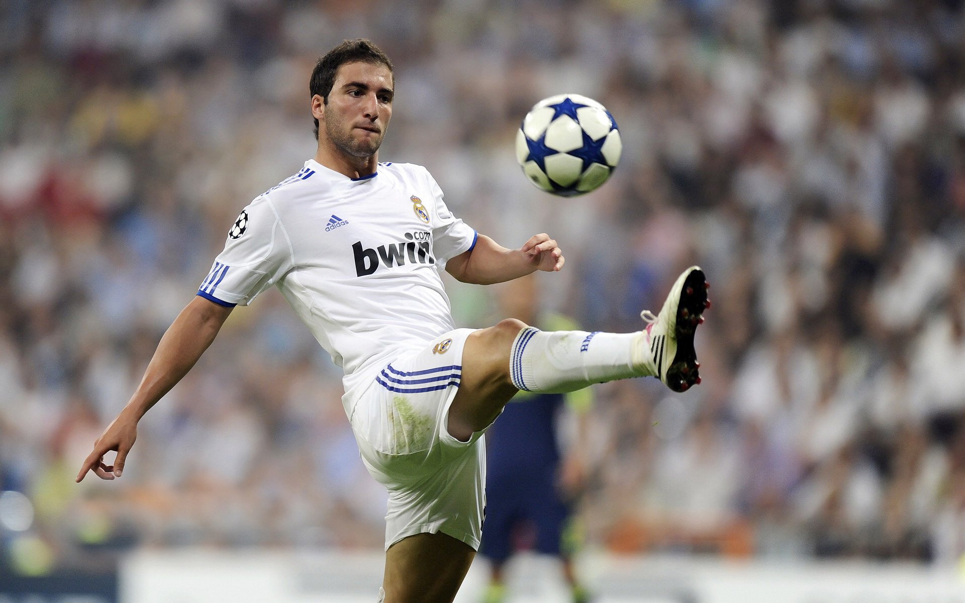 红魔的德意志试炼,当库尔图瓦在关键时刻成为天平上的砝码