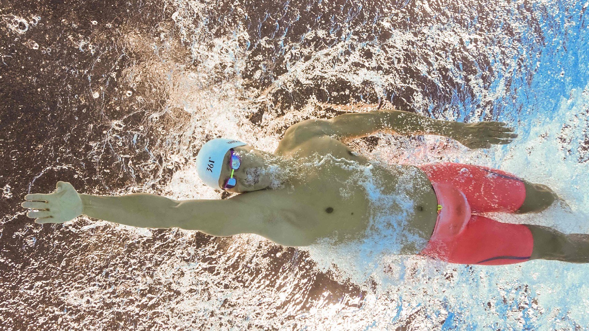 绿茵之外的传奇,当袋鼠军团在欧冠决赛日掀翻波兰巨人