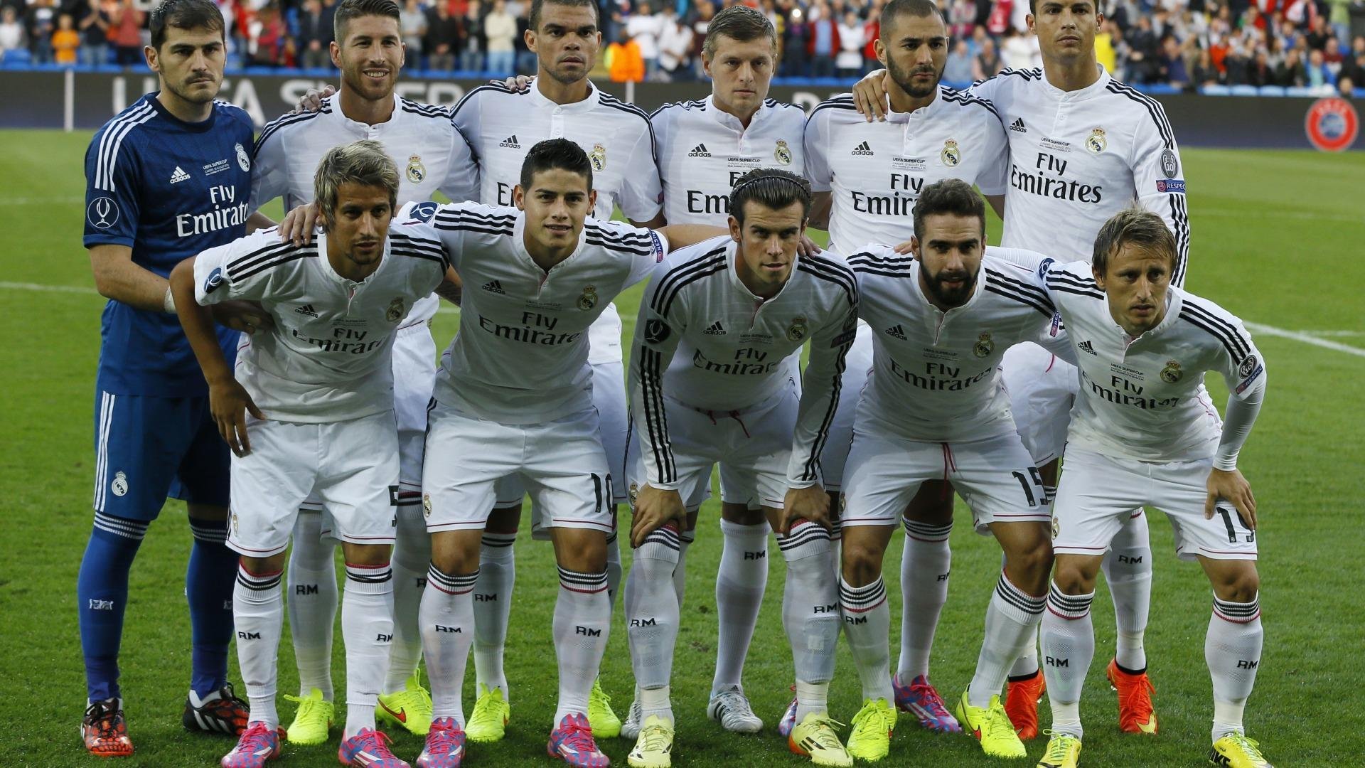 双星闪耀欧陆夜，巴萨完胜丹麦展统治力，C罗逆境带队续写传奇